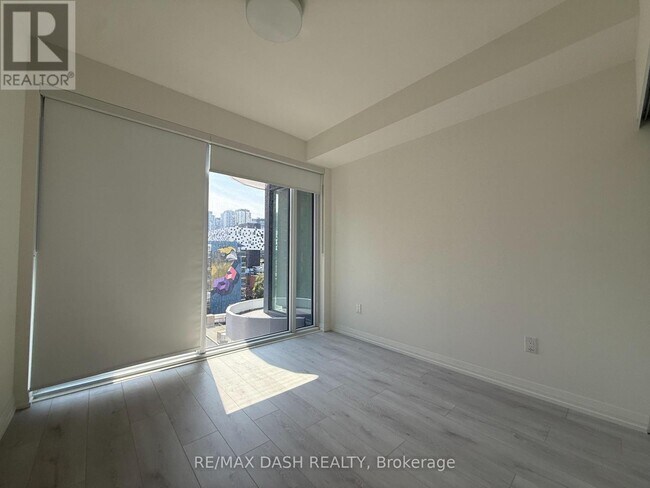 Photo - 280 Dundas St W Unit 609