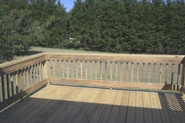 Photo - 3-bed, 2-bath house on 1.2 acres with stunning views of the mountains
