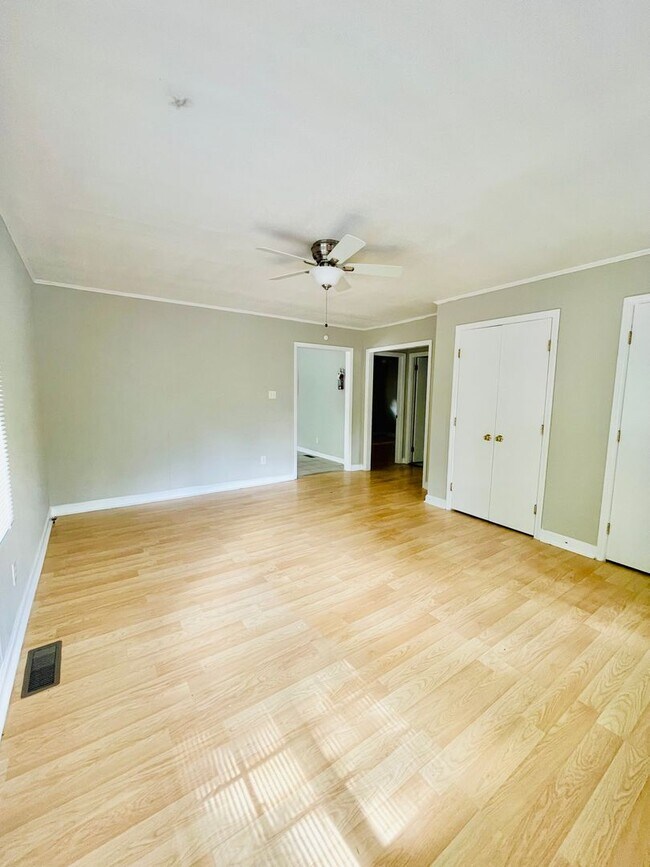 Photo - 202 W Poplar Ave Unit A