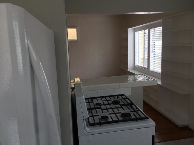 Kitchen - 5112 E First St Unit 5112