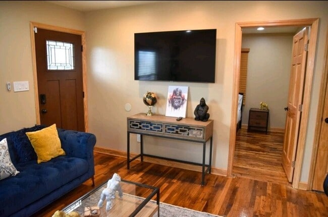 Photo - 1917 Taylor Ave