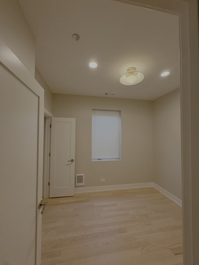 6455 S St Lawrence Ave Unit 3