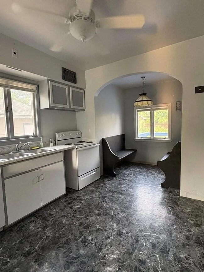 Photo - 1905 Baxter Ave