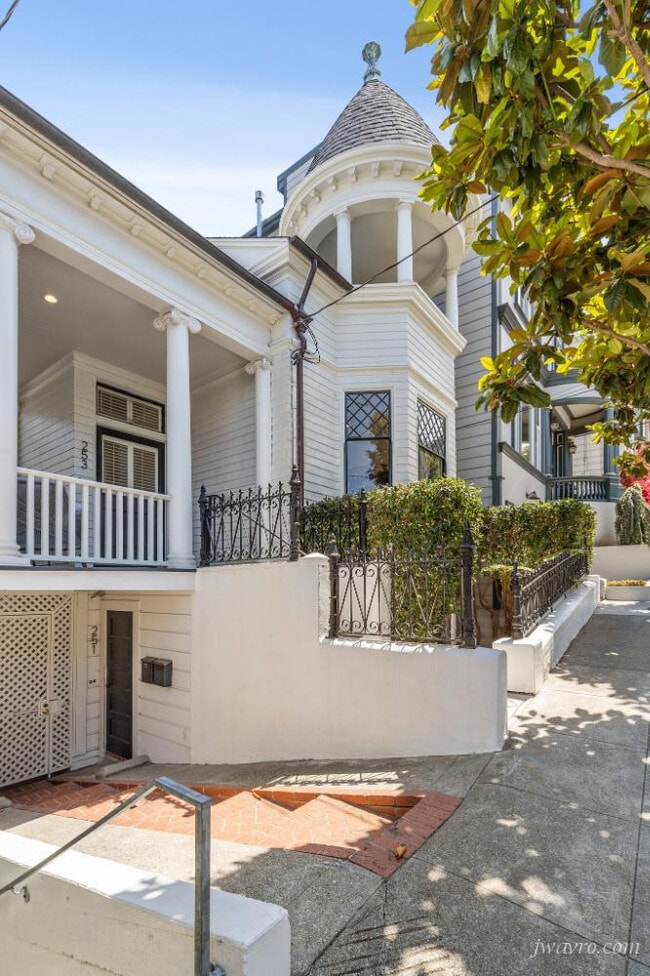 Photo - 251 Collingwood St