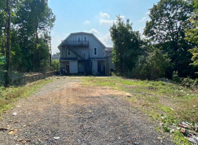 Oversized Backyard lot - 427 Taylor Ave Unit 427