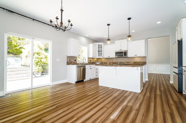 Echo Falls Executive Retreat | Hot Tub | Detached Office | Landscaping Included- AVAILABLE NOW FO...