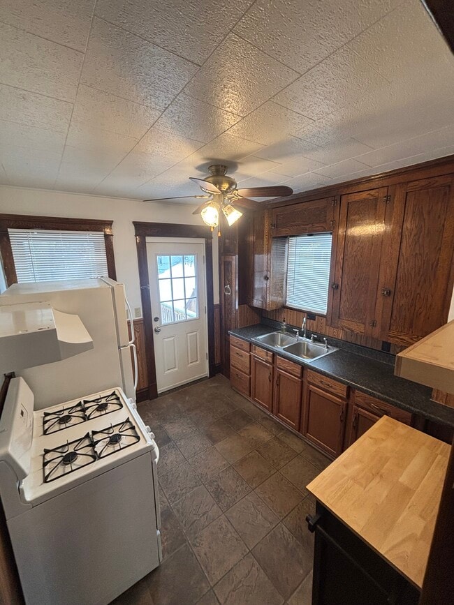 Photo - 430 Clinton Ct