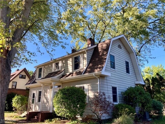 Photo - 227 Crescent Dr