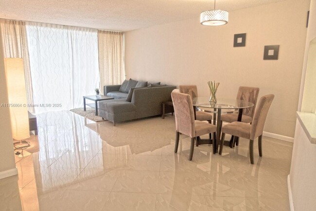 Photo - 1780 NE 191st St Apartamento Unidad 308-2