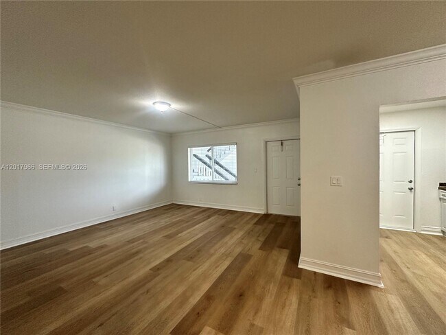 Photo - 1400 NE 56th St Unidad 206