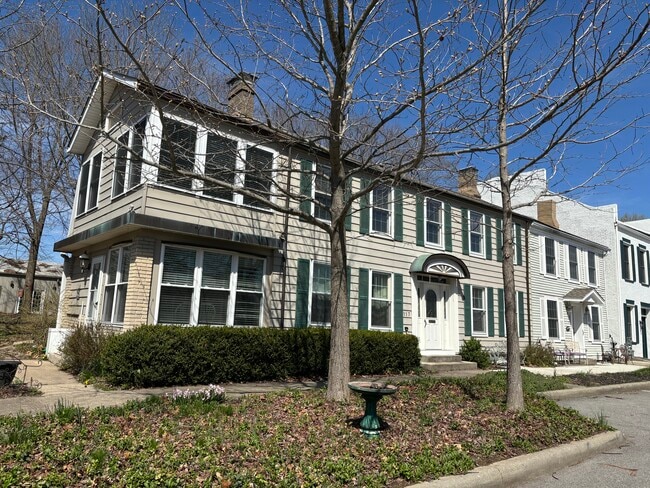 Building Photo - 117 N Front St Unit C