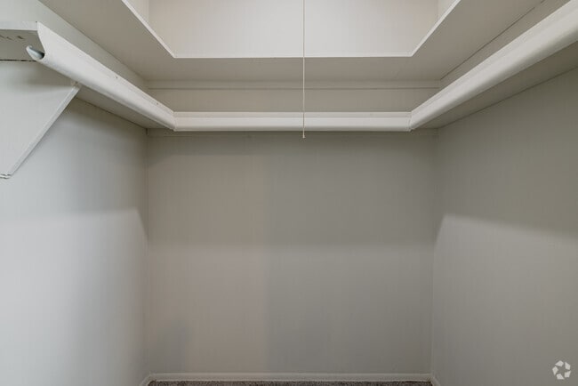 1BR, 1BA Walk In Closet - Capri