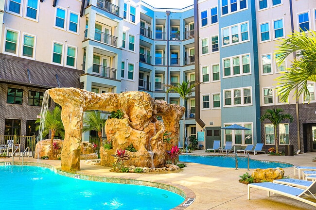 Building Photo - Novus Westshore