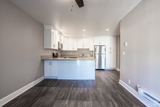 2BR, 1BA - 800SF
