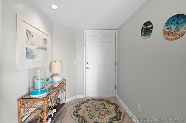 233 NE Edgewater Dr Unit 104