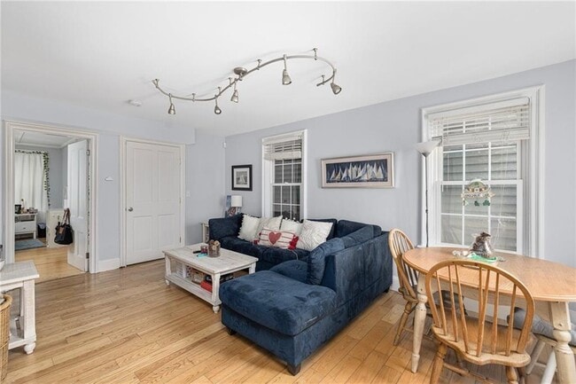 Photo - 423 Thames St