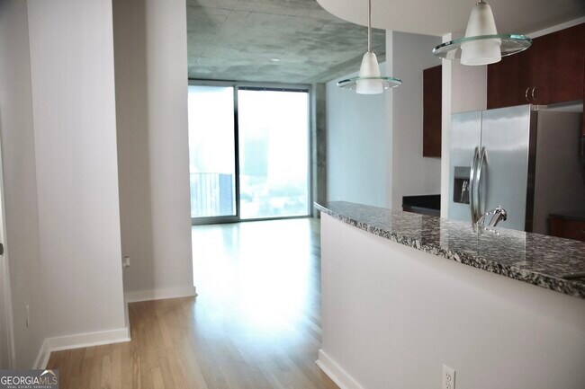 Photo - 400 W Peachtree St NW Unidad 1412