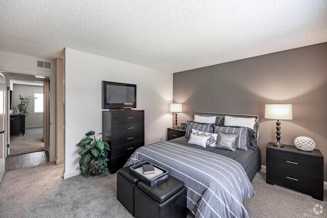 2BR, 2BA - 1022SF - Primary Bedroom