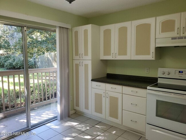Photo - 2300 Twelve Oaks Dr Unit APT B7