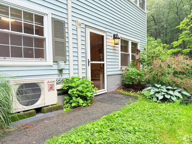 Building Photo - 23 Van Dam Rd Rental