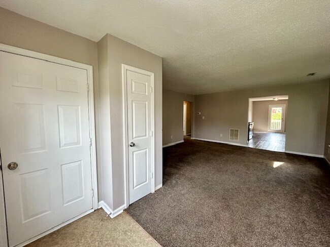 Photo - Beautiful 3 Bedroom 2 Bath Ranch On A Pond...