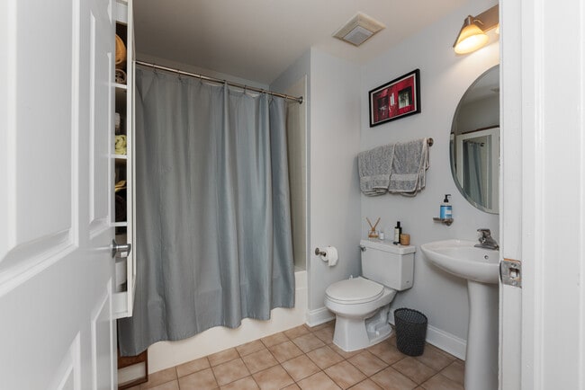 Photo - 1001 W Madison St Unit 607