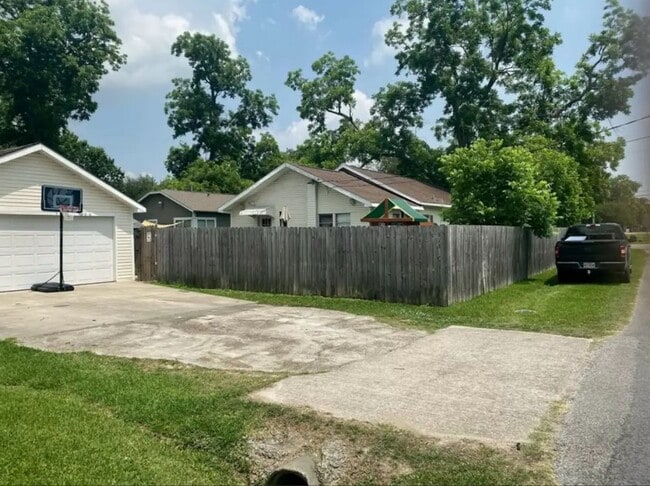 Photo - 6501 Jefferson Blvd