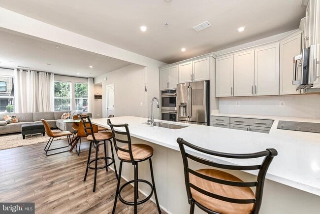 Photo - 13543 Sayward Blvd