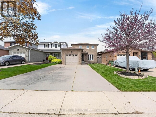 Photo - 46 Robson Crescent