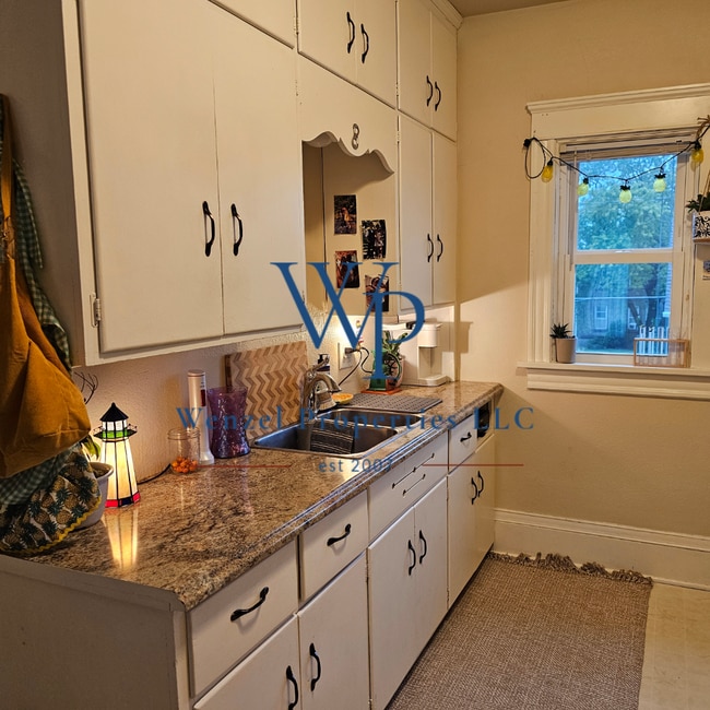 Kitchen - 1215 Marshall St Unit A