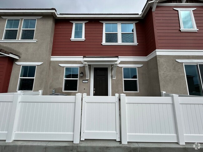 Building Photo - New Construction Townhouse