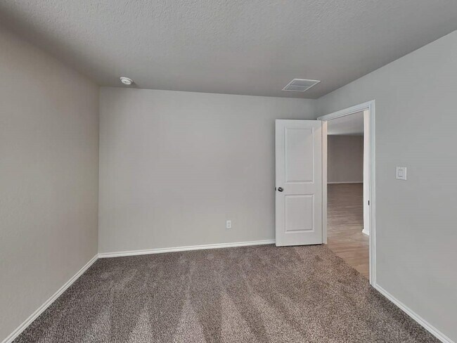 Photo - 144 Hollywood Dr