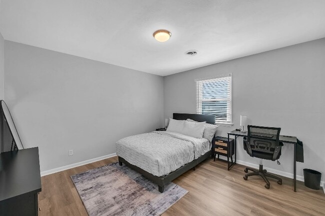 Building Photo - 421 E Little Creek Rd Rental