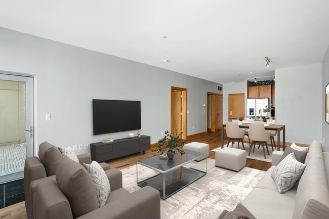 Building Photo - 1550 E Royall Pl