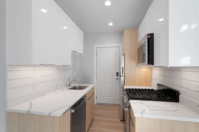 Photo - 1631 W Chase Ave Unit 2H