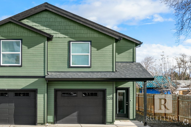 Building Photo - 3/2.5 Bedroom Townhome