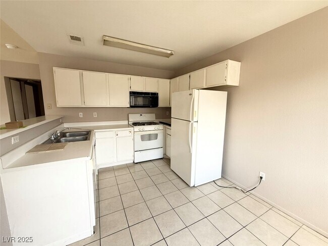 Photo - 4672 Krissylouise Way Unit A
