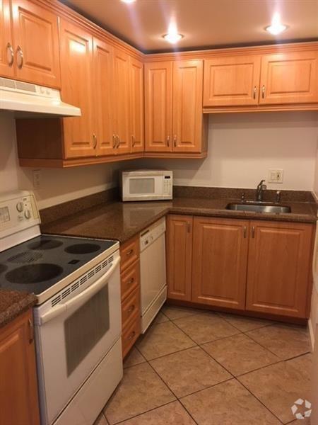 Building Photo - 411 SE 8th St Unit 127 Rental