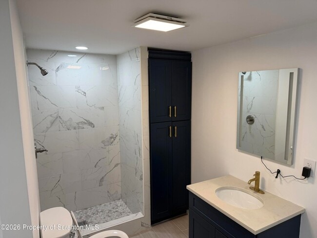 Photo - 539 E Pine St