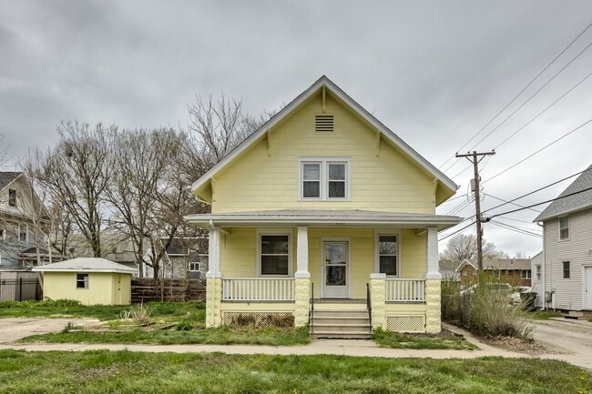 Building Photo - 1327 S 13th St