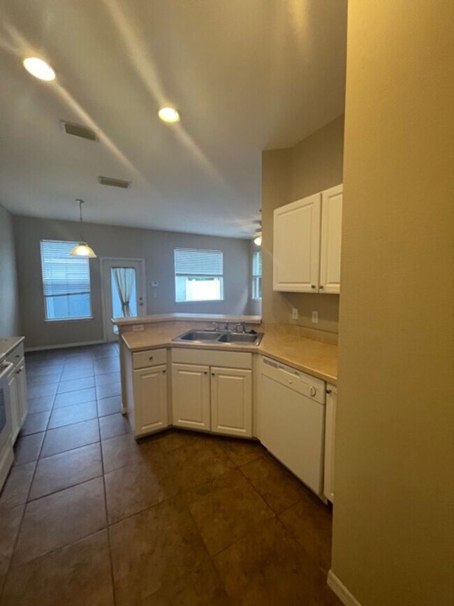 Photo - Newmarket Unit Newmarket Drive