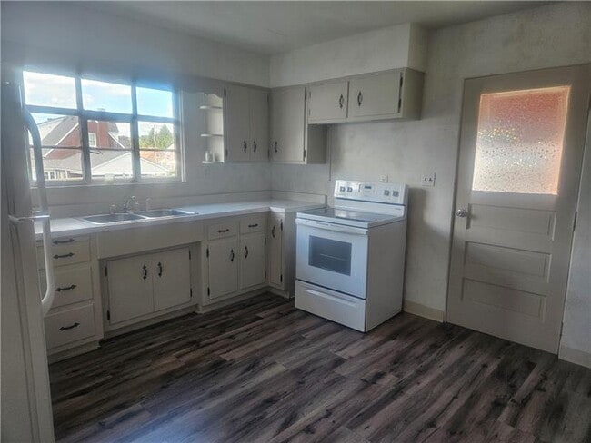 Photo - 2448 Mill St