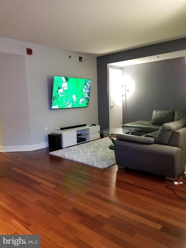 Photo - 1150 K St NW Unidad 311