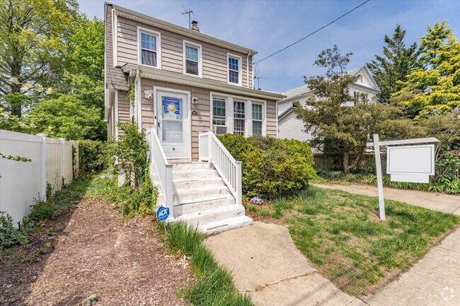 Building Photo - 1262 Webster St Rental