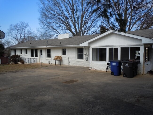 Building Photo - 4018 Avera Ave