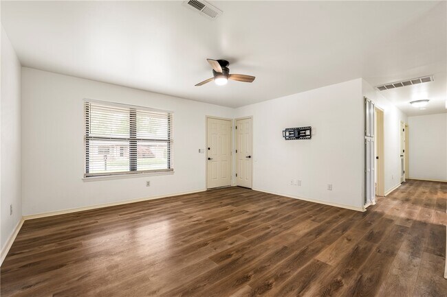 Photo - 9 Hartlepool Dr
