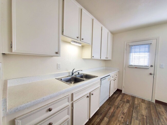 Photo - Rosewood Villas: 2 Bedrooms, 1 Bathroom - ... Unidad 1041-H