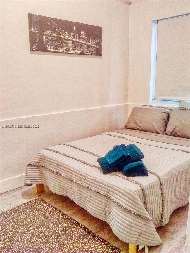 Photo - 142 NE 56th St