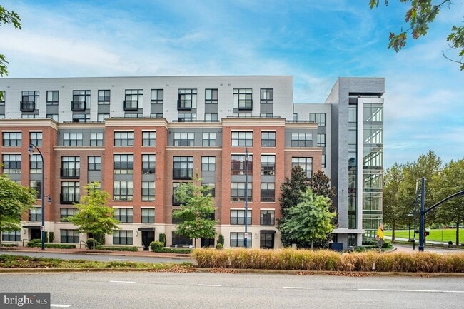 Building Photo - 145 Riverhaven Dr Unit 312