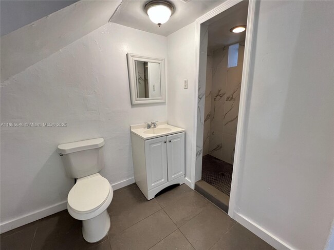 Photo - 548 NW 30th St Unidad 2